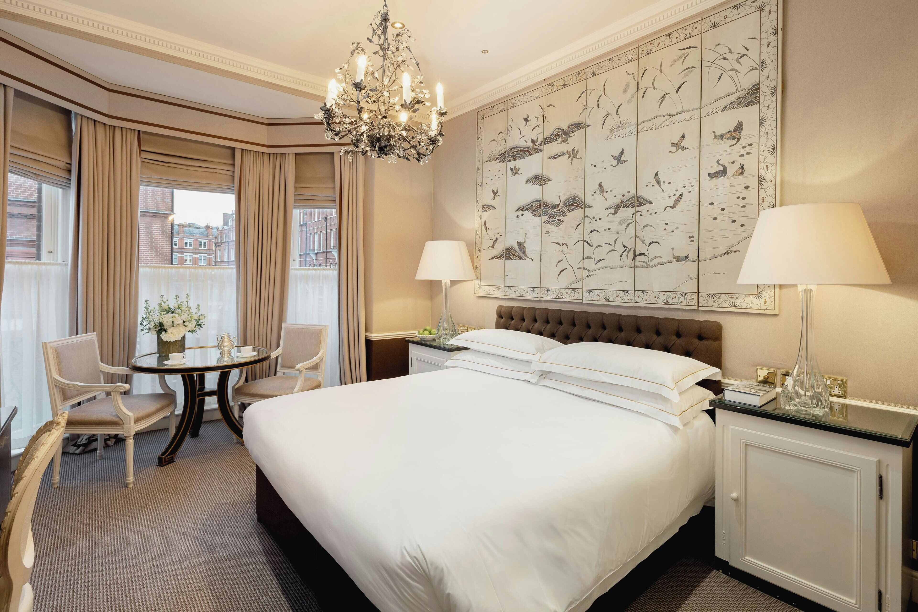 Deluxe Room (King/Twin) | Egyptian cotton sheets, premium bedding, down comforters, minibar