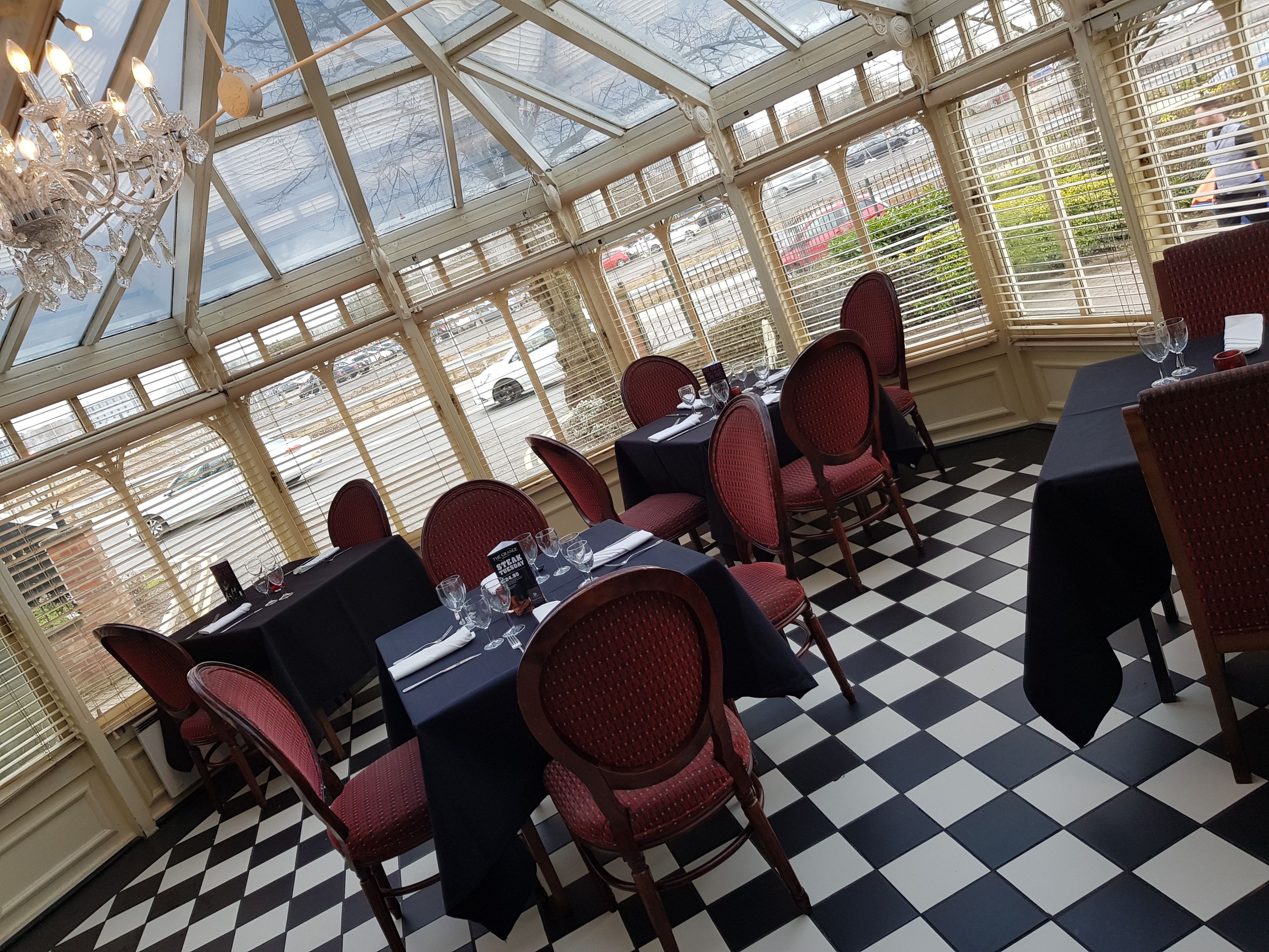 Breakfast, lunch, dinner served; garden views 