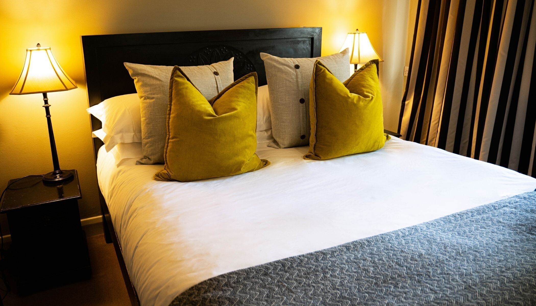 classic double room | premium bedding, desk, soundproofing, iron/ironing board