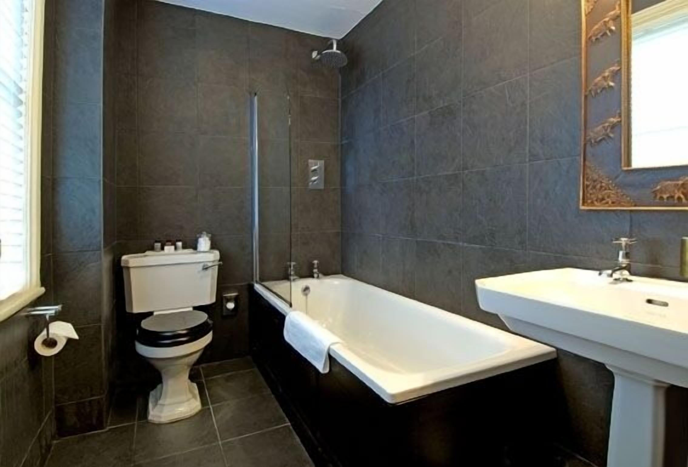 chic double room | bathroom | hair dryer, towels, toilet paper