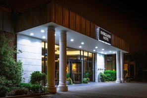 Boendets fasad - kväll/natt