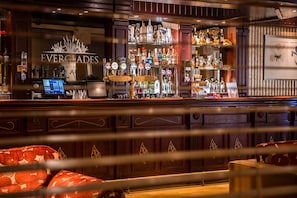 Bar (on property) - Everglades Hotel (Londonderry)