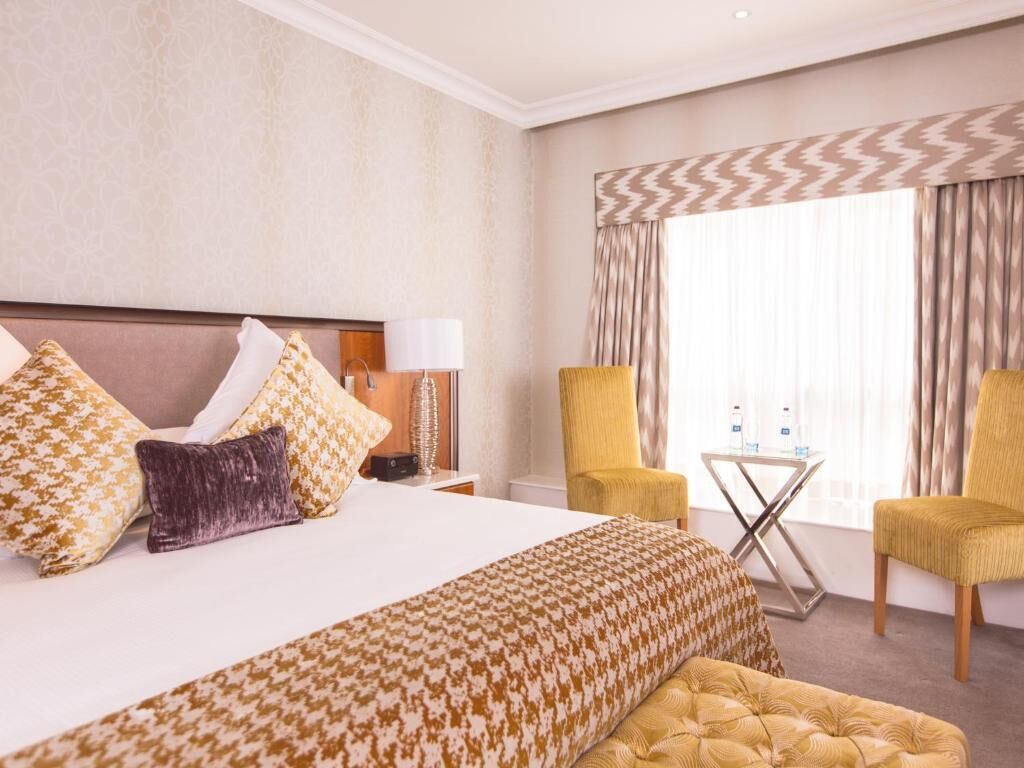 In-room safe, desk, laptop workspace, blackout curtains