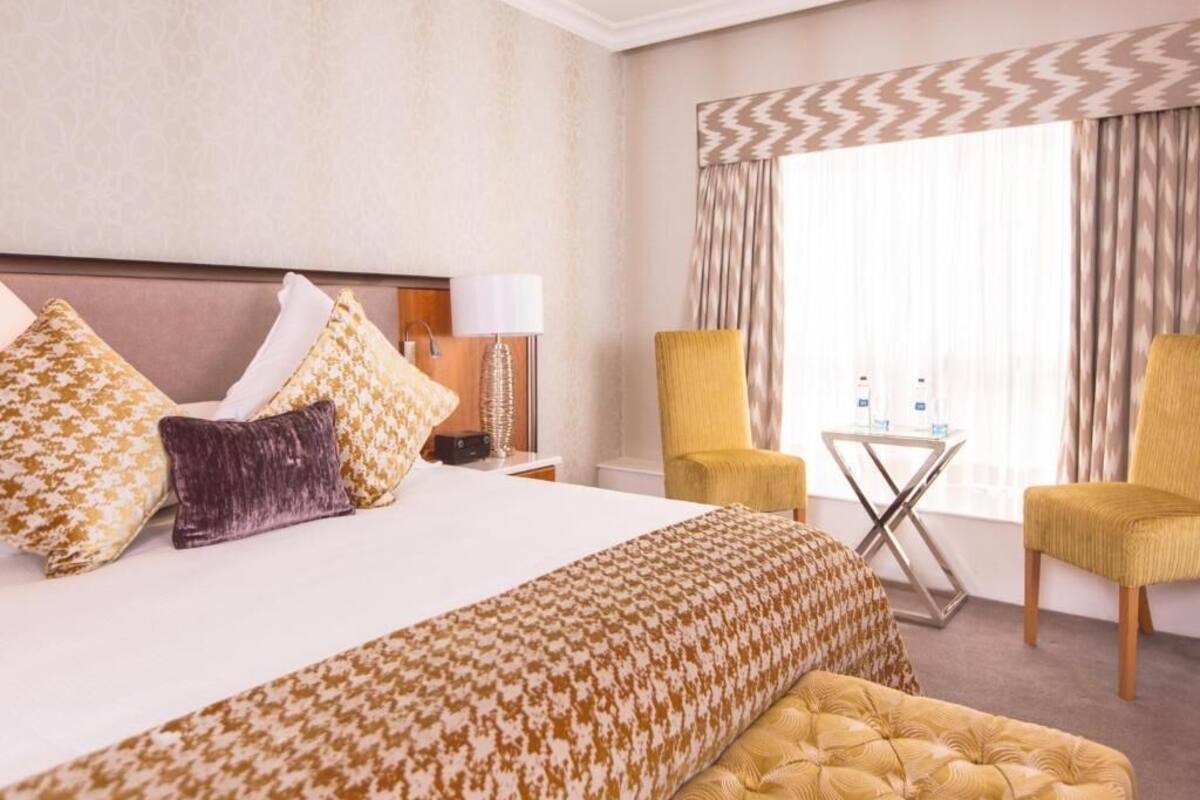 In-room safe, desk, laptop workspace, blackout drapes