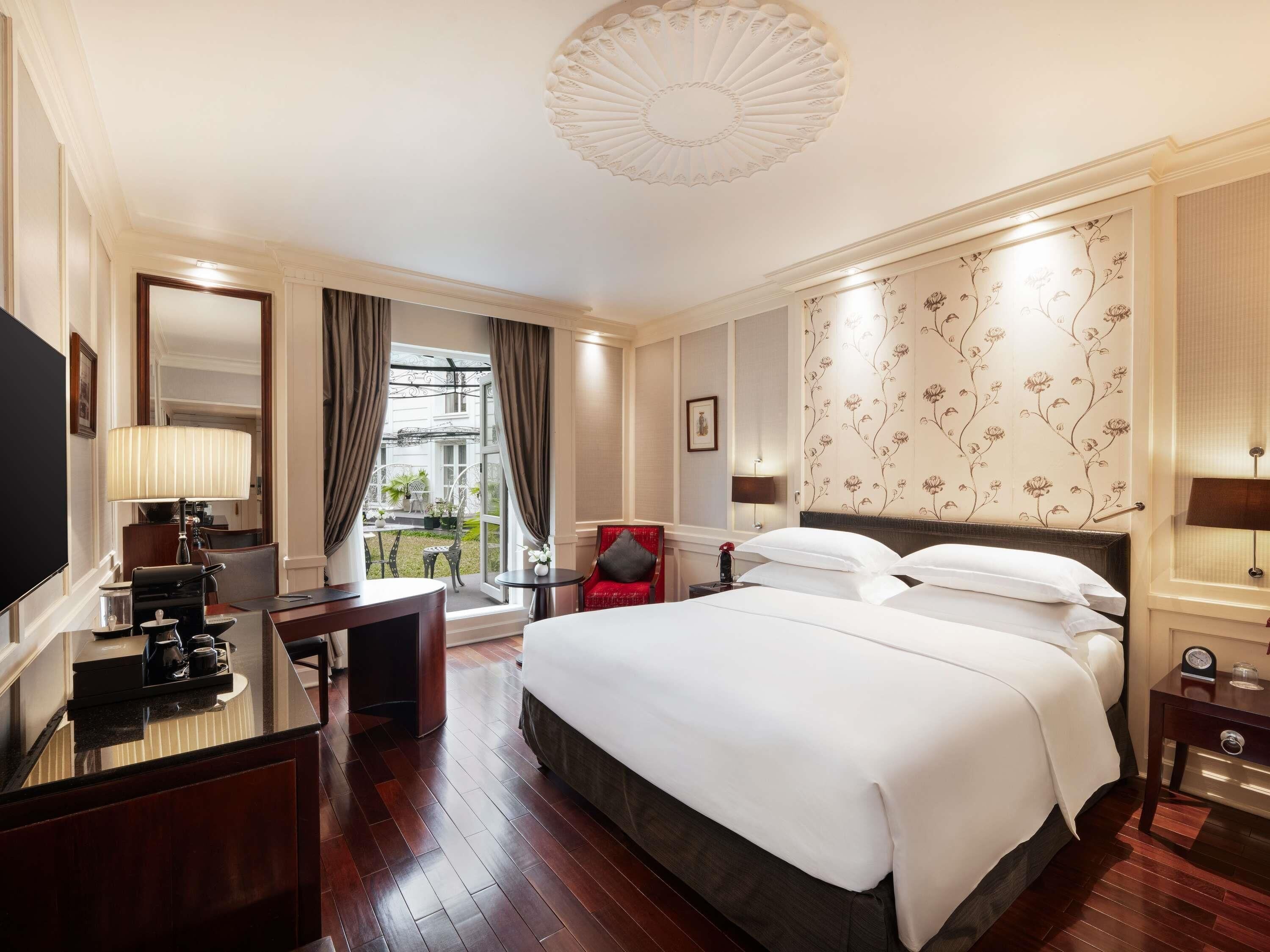 Opera wing, Premium room, Queen bed | 고급 침구, 오리/거위털 이불, 필로우탑 침대, 미니바