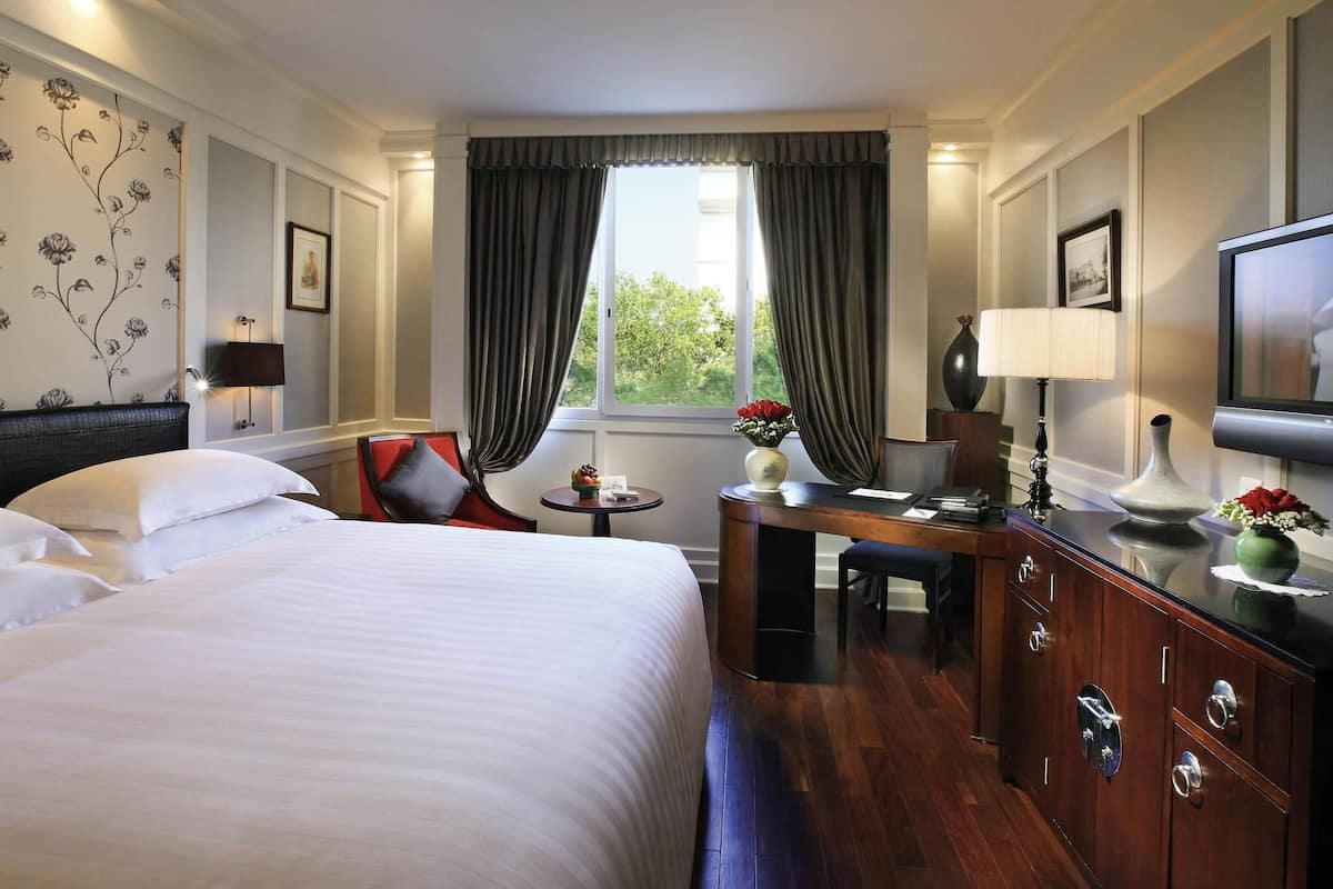 Opera wing, Premium room, Queen bed | Ropa de cama de alta calidad, edredón, camas con pillow-top y minibar