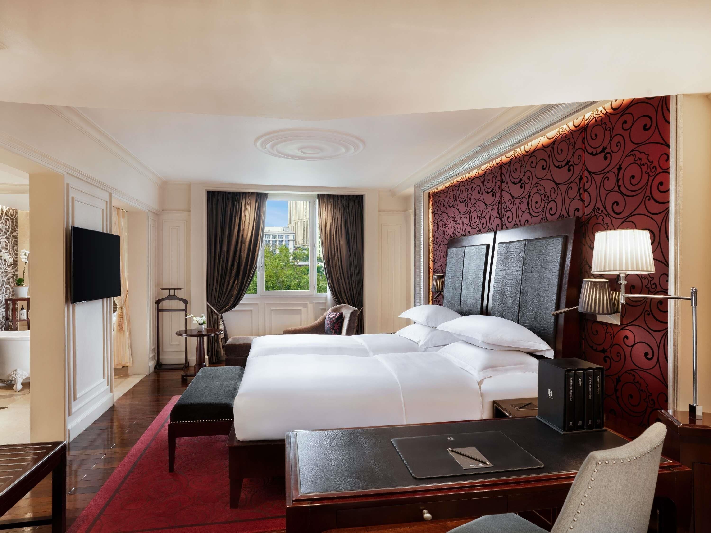 Opera Wing, Grand Premium Room with Club Privileges and Benefits, Twin Beds | 고급 침구, 오리/거위털 이불, 필로우탑 침대, 미니바