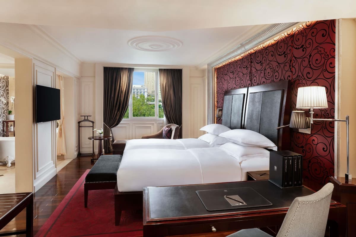 Opera Wing, Grand Premium Room with Club Privileges and Benefits, Twin Beds | 고  급 침구, 오리/거위털 이불, 필로우탑 침대, 미니바