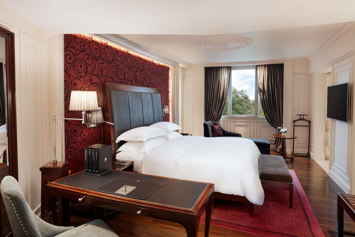 Opera wing, Grand Premium room with Club privileges and benefits, King bed | 고급 침구, 오리/거위털 이불, 필로우탑 침대, 미니바