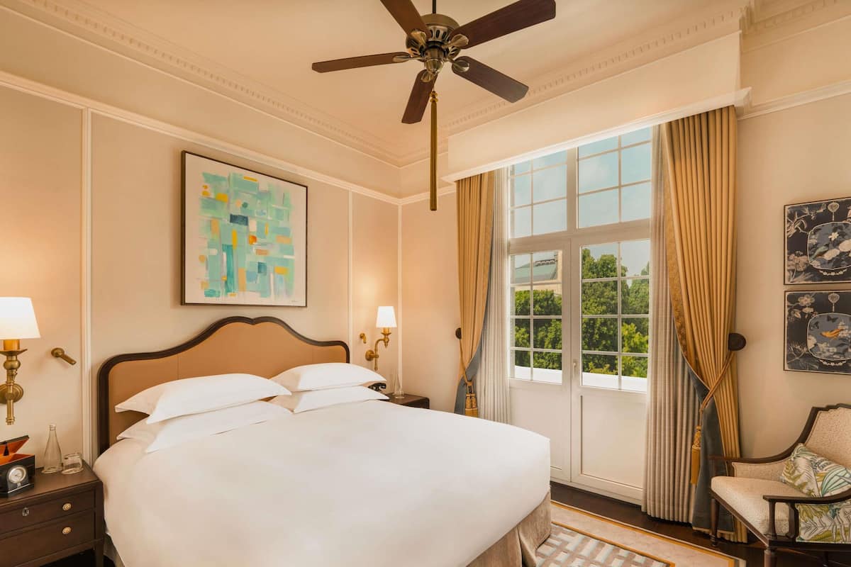 Heritage Wing, Metropole Suite with Metropole Privileges and Benefits, King Bed | 고급 침구, 오리/거위털 이불, 필로우탑 침대, 미니바