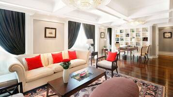 Opera wing, Grand Prestige Suite with Club Privileges and Benefits, King Bed