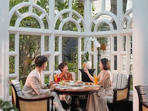 3 개의 레스토랑, 아침 식사, 점심 식사, 저녁 식사 및 브런치 제공