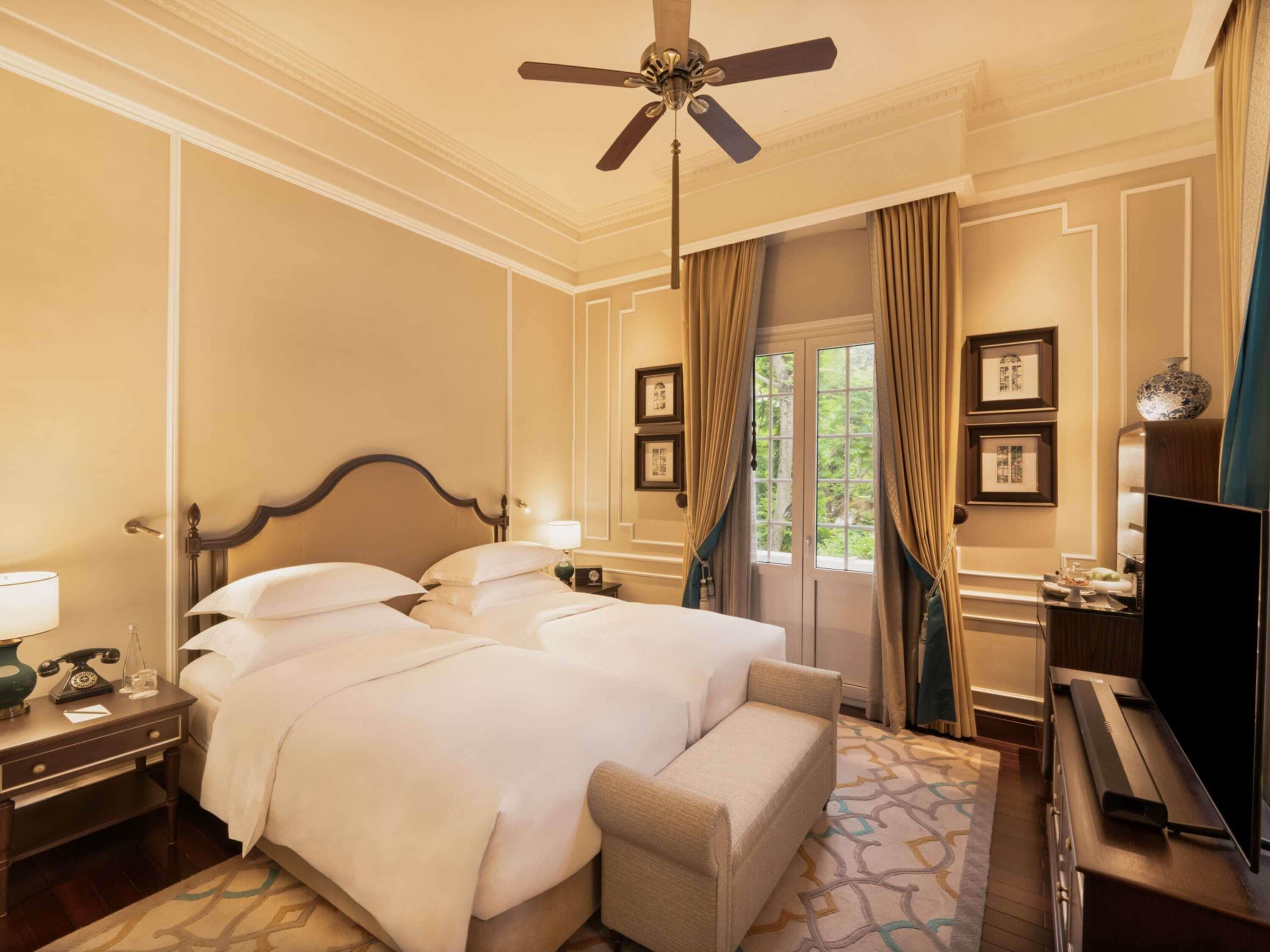 Heritage wing, Luxury room, Twin beds | Premium bedding, down comforters, pillowtop beds, minibar