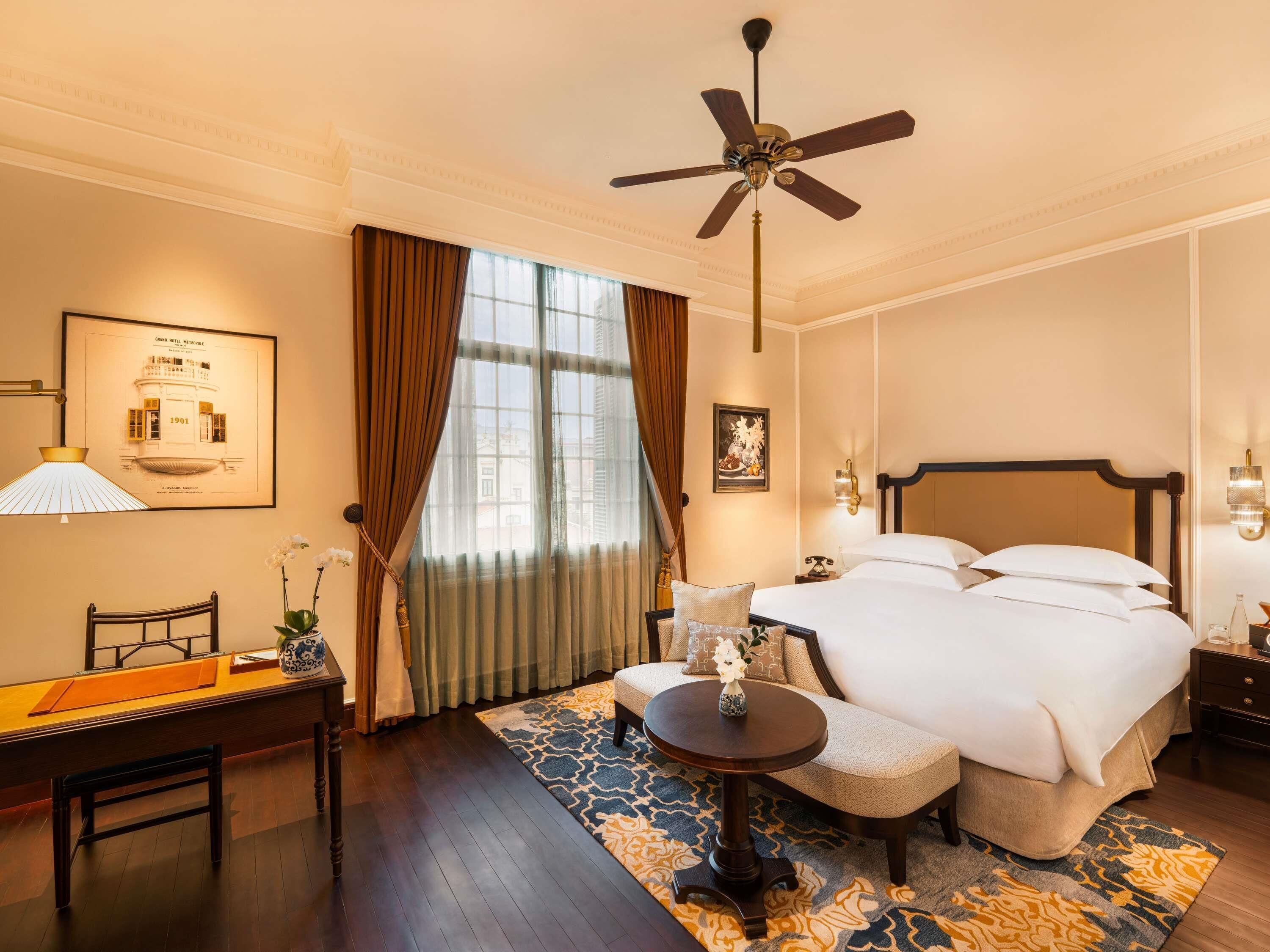 Heritage Wing, Grand Luxury Room with Metropole Privileges and Benefits, King Bed | Premium bedding, down comforters, pillowtop beds, minibar
