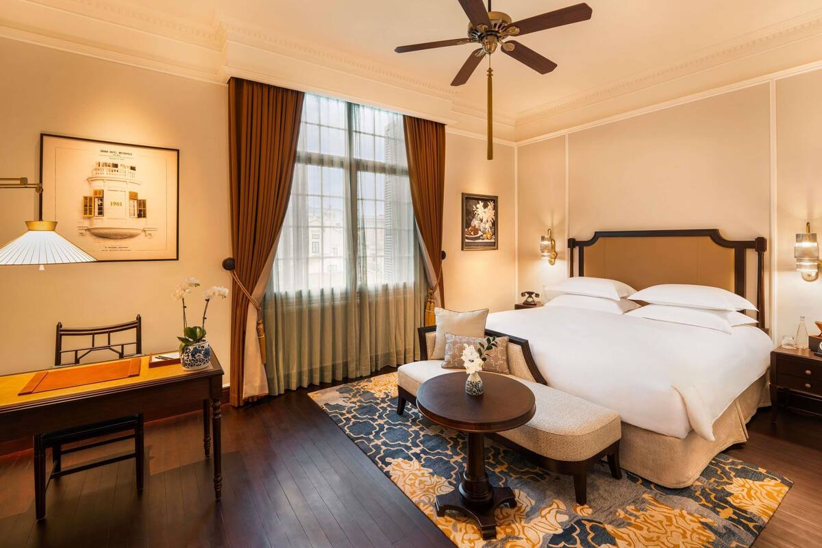 Heritage Wing, Grand Luxury Room with Metropole Privileges and Benefits, King Bed | 高  級寝具、羽毛の掛け布団、ピロートップベッド、ミニバー
