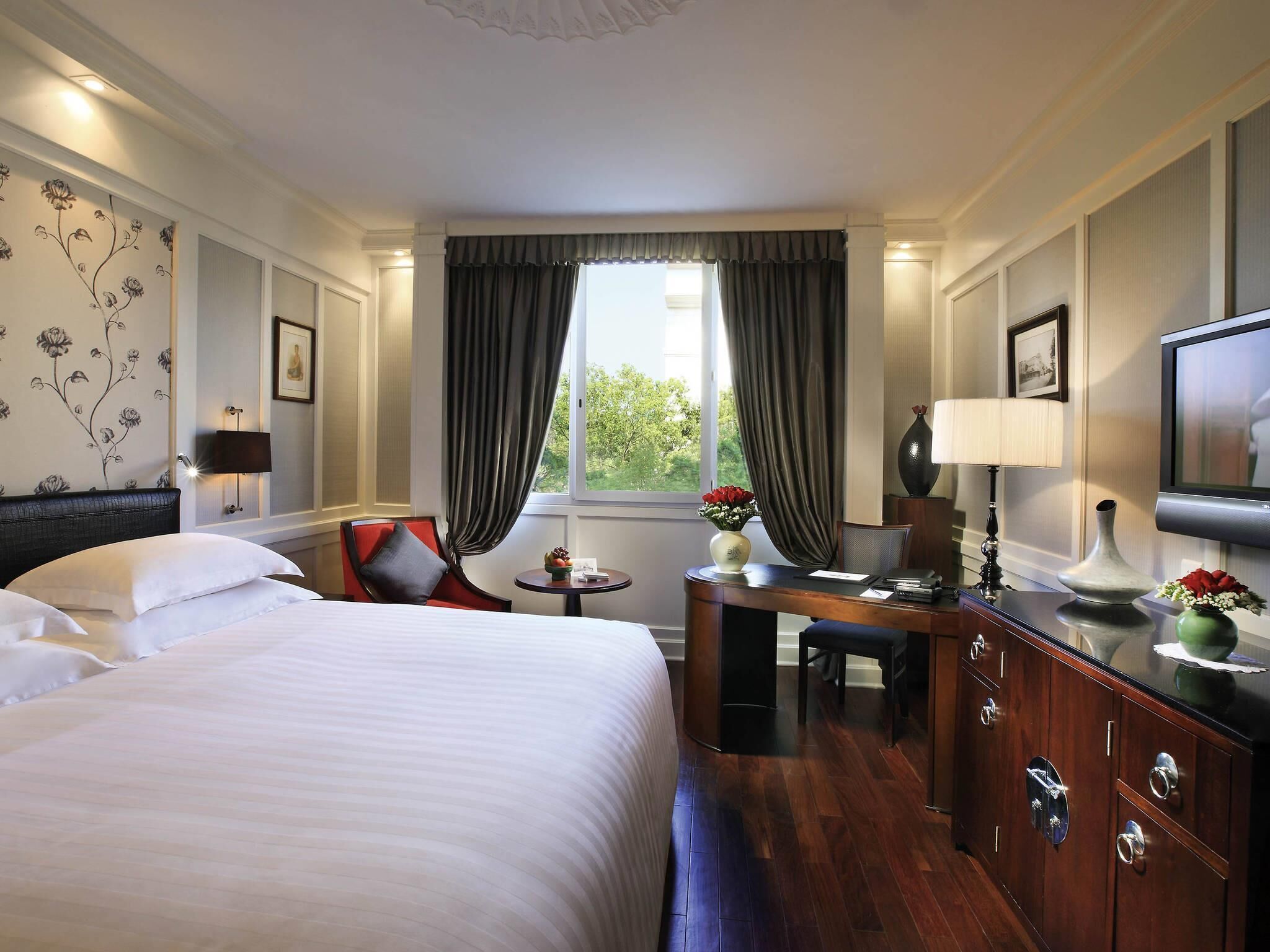 Opera wing, Premium room, Queen bed | 고급 침구, 오리/거위털 이불, 필로우탑 침대, 미니바