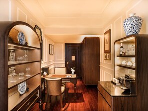 Heritage Wing, Metropole Suite with Metropole Privileges and Benefits, King Bed