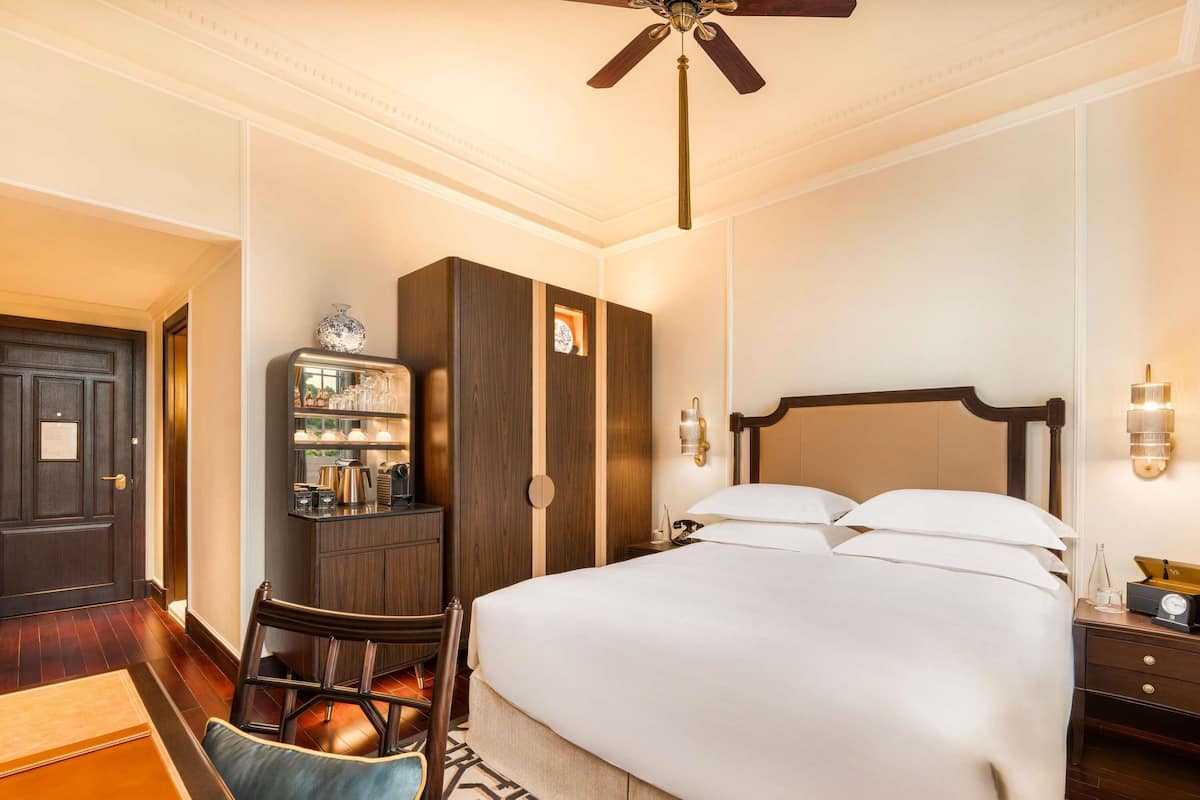 Heritage wing, Luxury room, Queen bed | 고급 침구, 오리/거위털 이불, 필로우탑 침대, 미니바