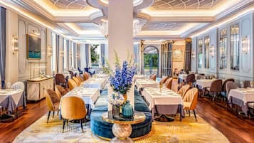 3 restaurants; breakfast, lunch, dinner and brunch served