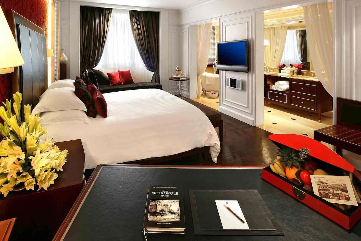 Opera wing, Grand Premium room with Club privileges and benefits, King bed | Premium bedding, down comforters, pillowtop beds, minibar