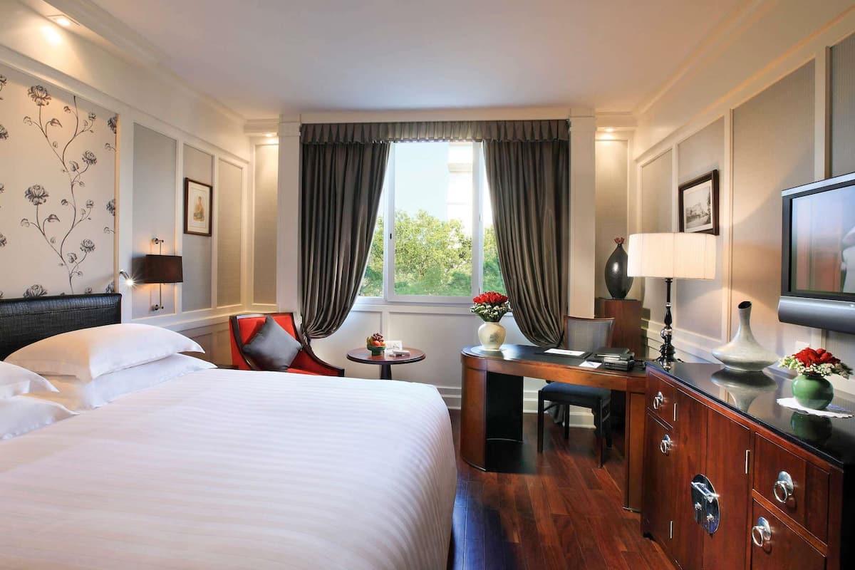 opera wing, premium room, queen bed | 1 bedroom, premium bedding, down duvets, pillow-top beds