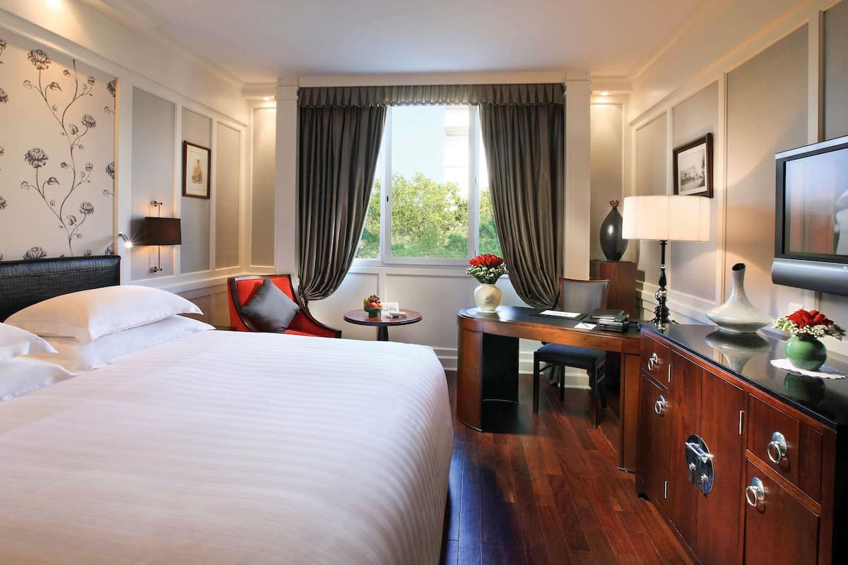 Opera wing, Premium room, Queen bed | 1 bedroom, premium bedding, down comforters, pillowtop beds