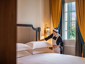 Heritage wing, Luxury room, Queen bed | 1 多间卧室、高档床上用品、羽绒被、加厚床垫