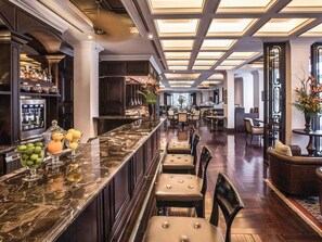 3 bars/lounges, poolside bar - Sofitel Legend Metropole Hanoi (Hanoi)