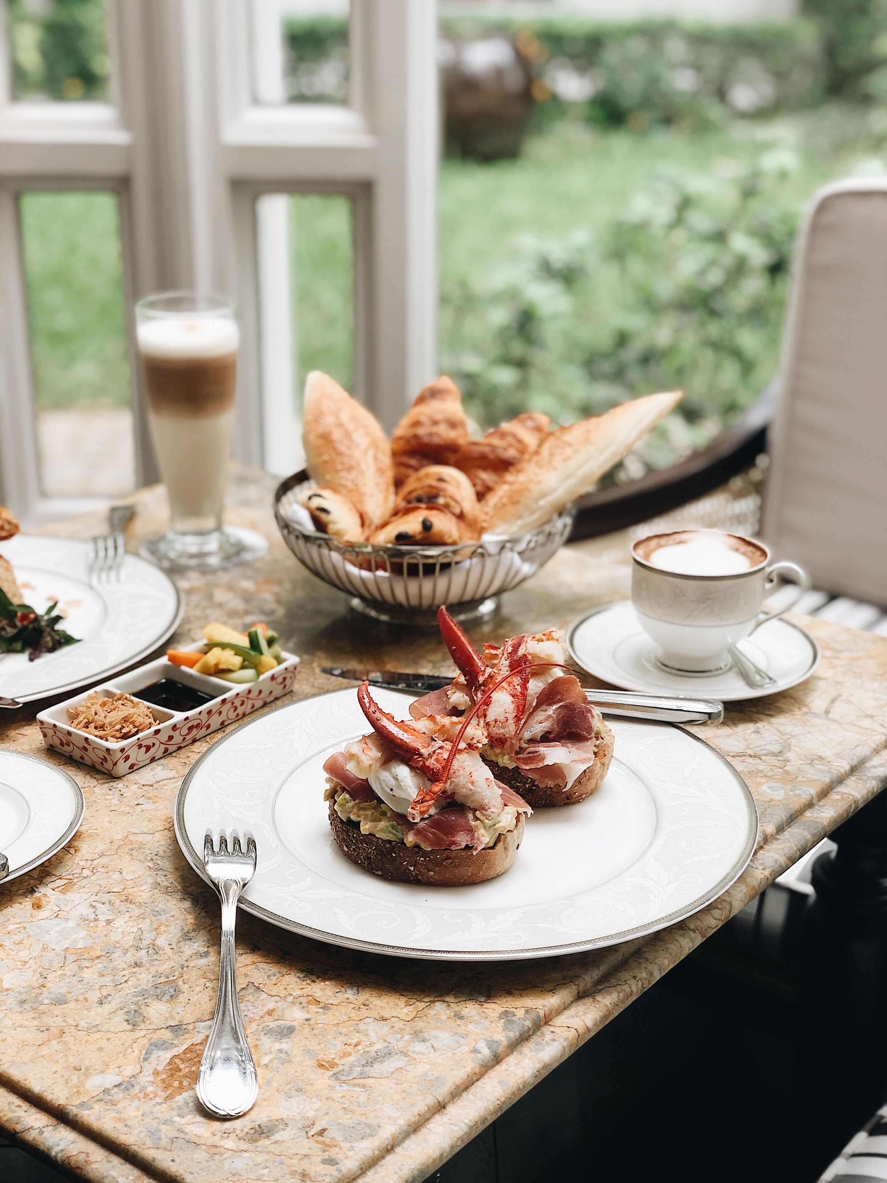 daily buffet breakfast (usd 41 per person)