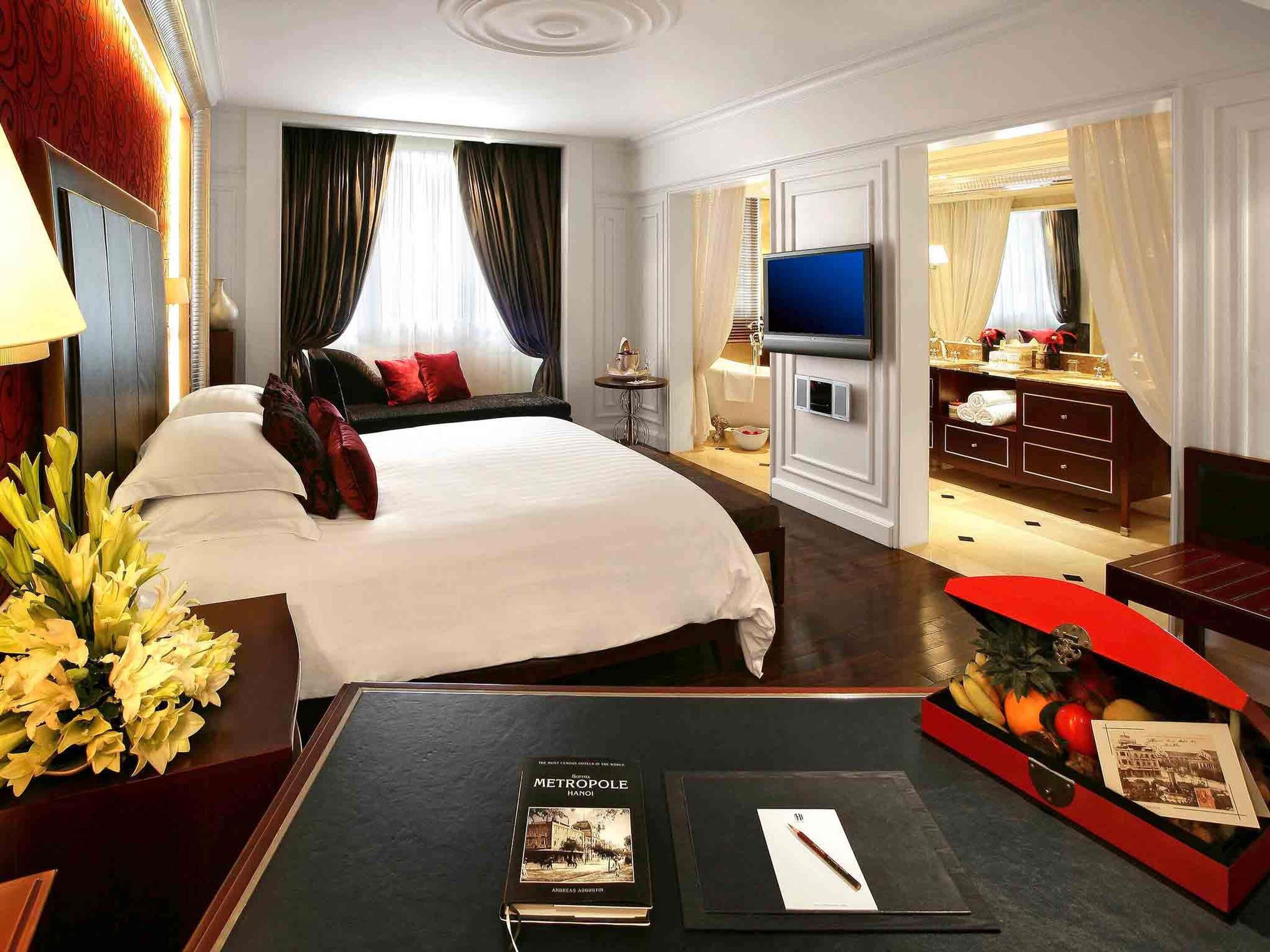 Opera wing, Grand Premium room with Club privileges and benefits, King bed | 고급 침구, 오리/거위털 이불, 필로우탑 침대, 미니바