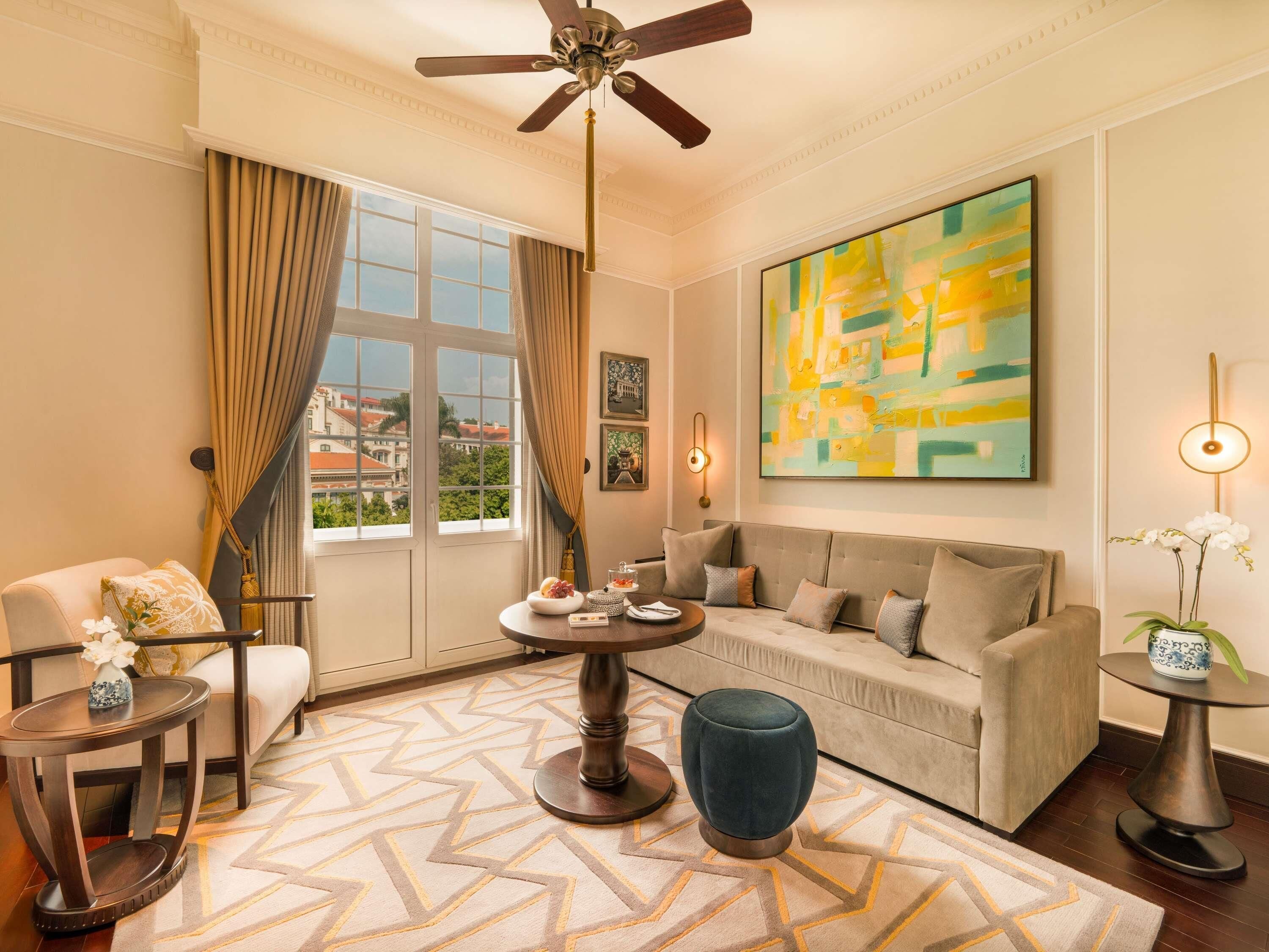 Heritage Wing, Metropole Suite with Metropole Privileges and Benefits, King Bed | Premium bedding, down comforters, pillowtop beds, minibar