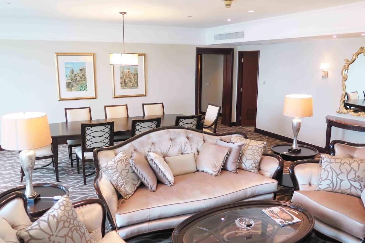 State Suite | Premium bedding, minibar, in-room safe, desk
