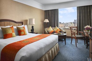 Hochwertige Bettwaren, Minibar, Zimmersafe, Schreibtisch