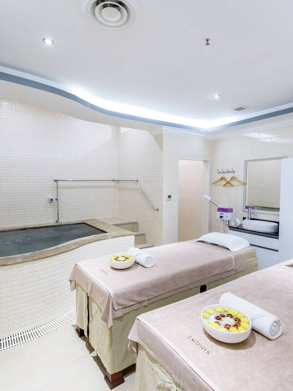Couples treatment room(s), hot tub, body treatments, aromatherapy