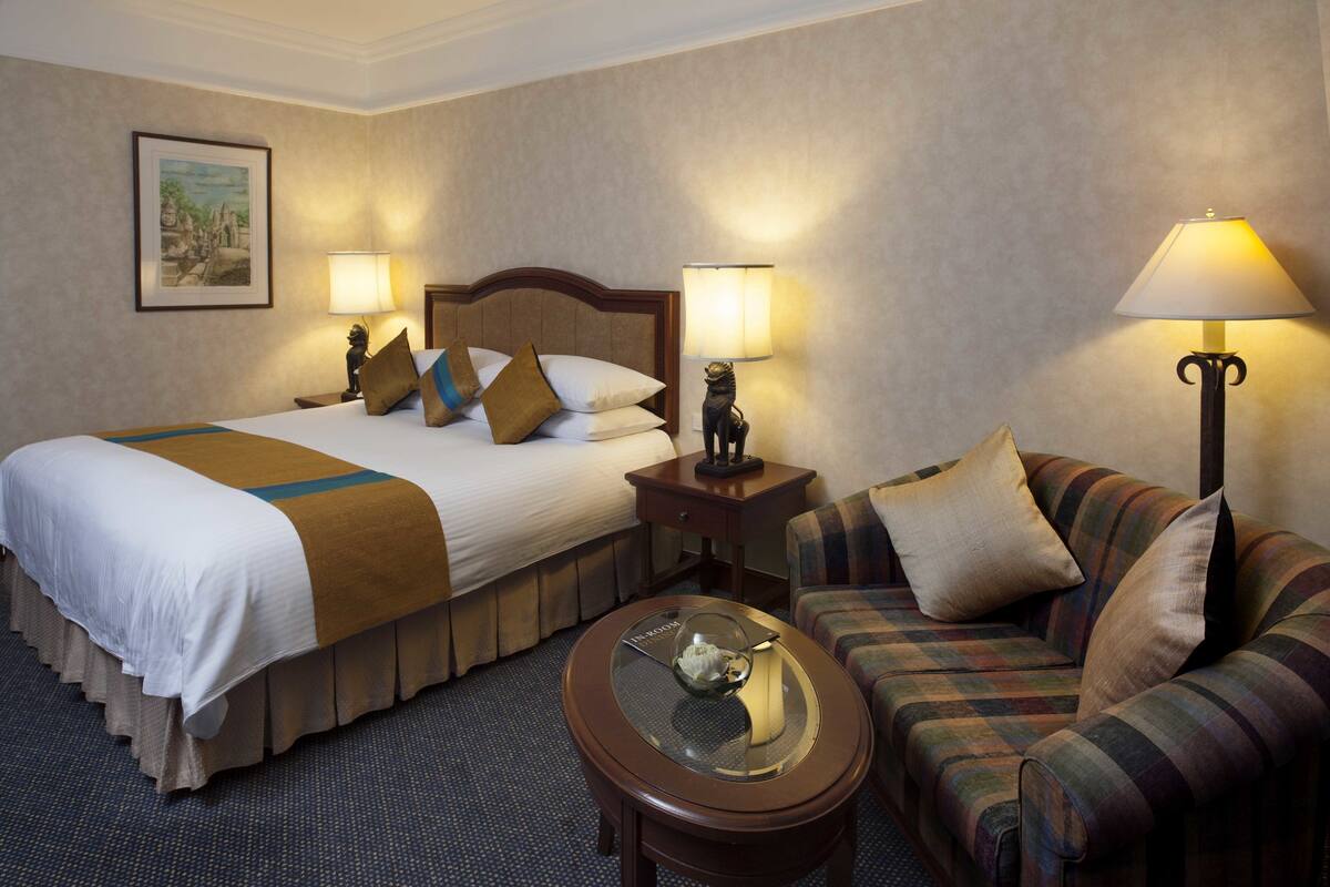 Premium bedding, minibar, in-room safe, desk