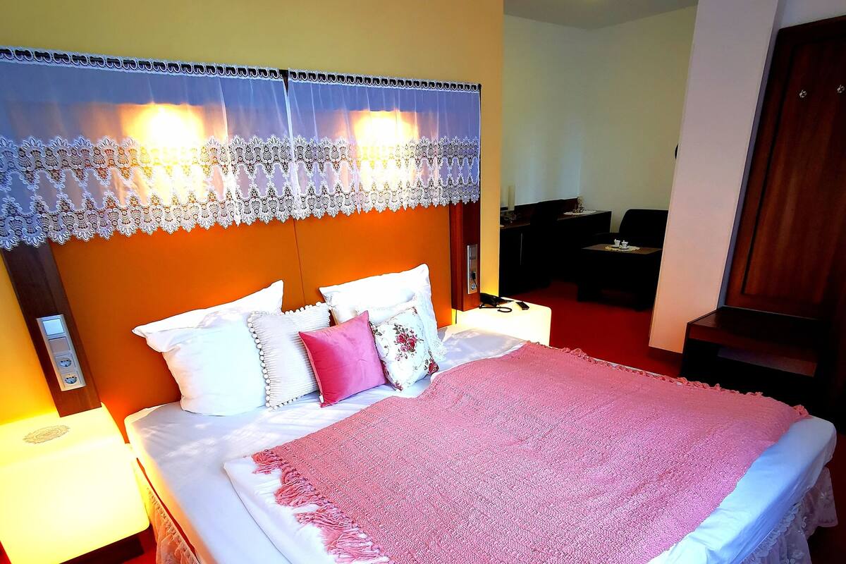 double room (modern) | hypo-allergenic bedding, in-room safe, desk, cots/infant beds