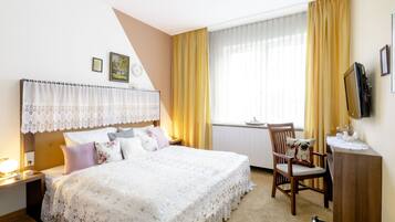 ALMA's Residenz | Allergikerbettwaren, Schreibtisch, Babybetten, Zustellbetten