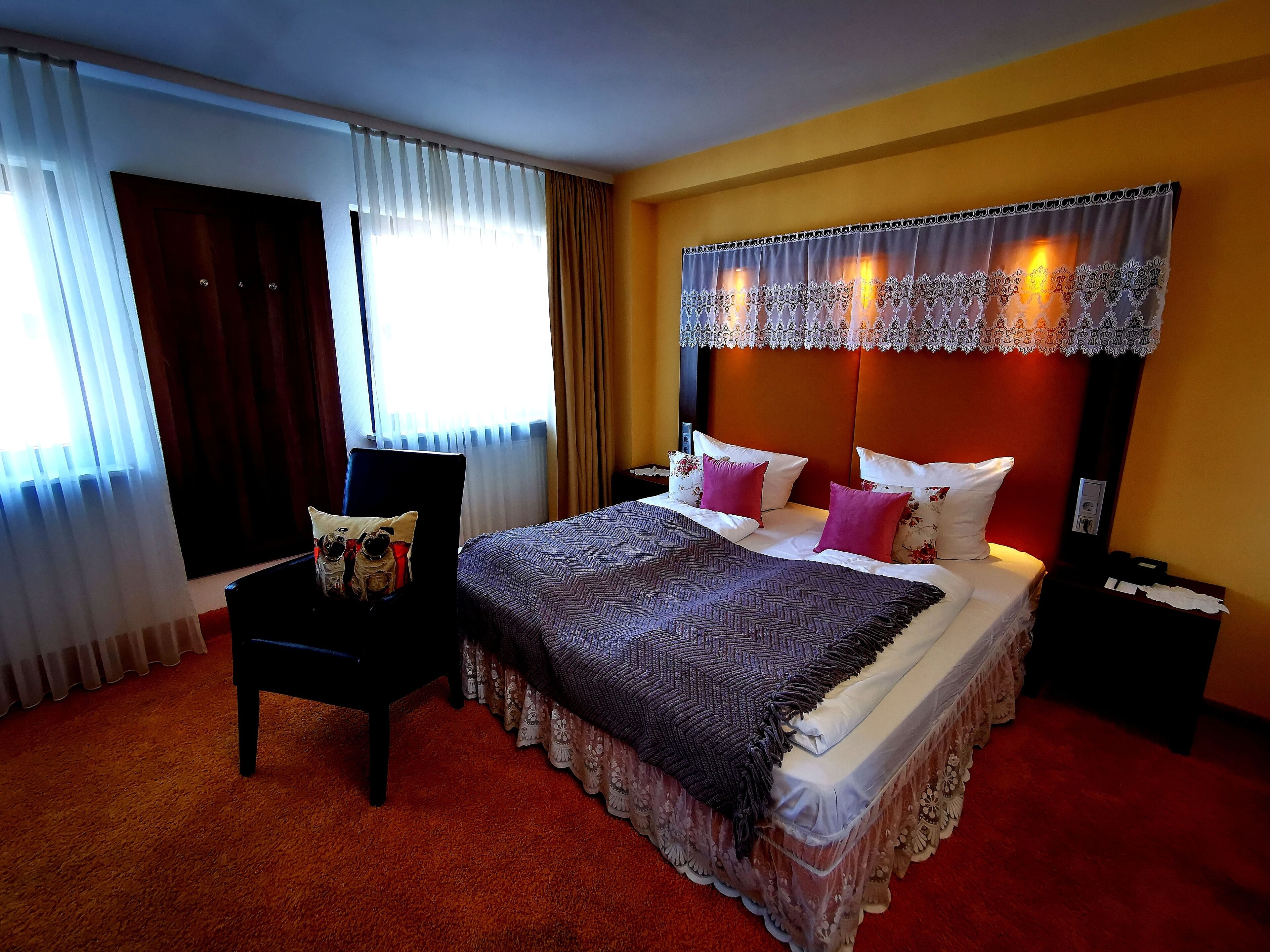 double room (modern) | hypo-allergenic bedding, in-room safe, desk, cots/infant beds