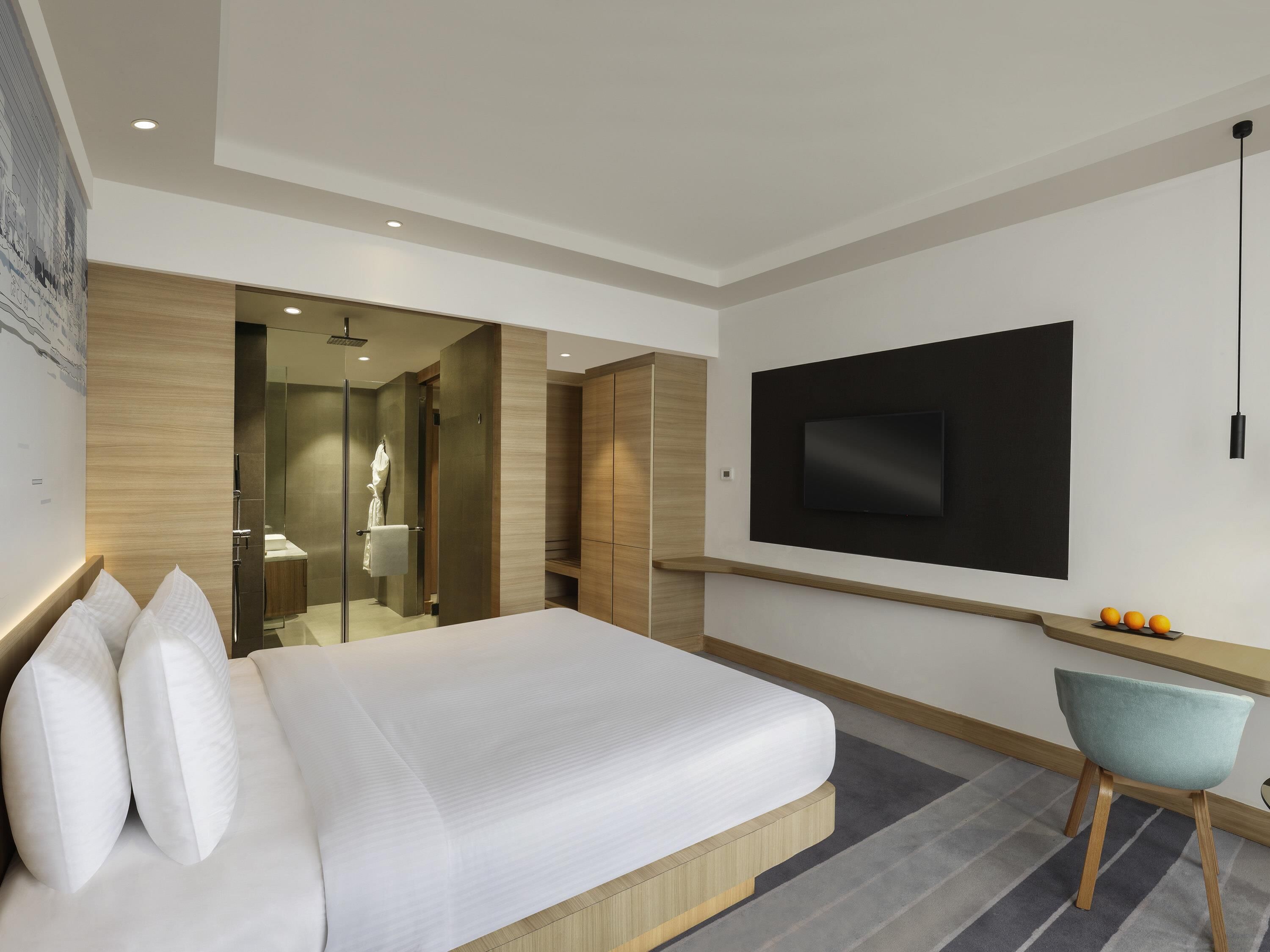 Premium bedding, minibar, in-room safe, iron/ironing board