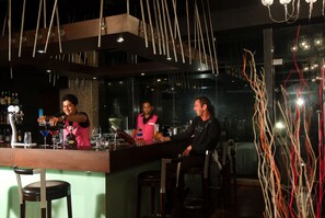 Bar junto a la piscina