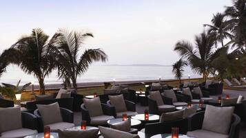 Cocktail bar, beach views, open daily