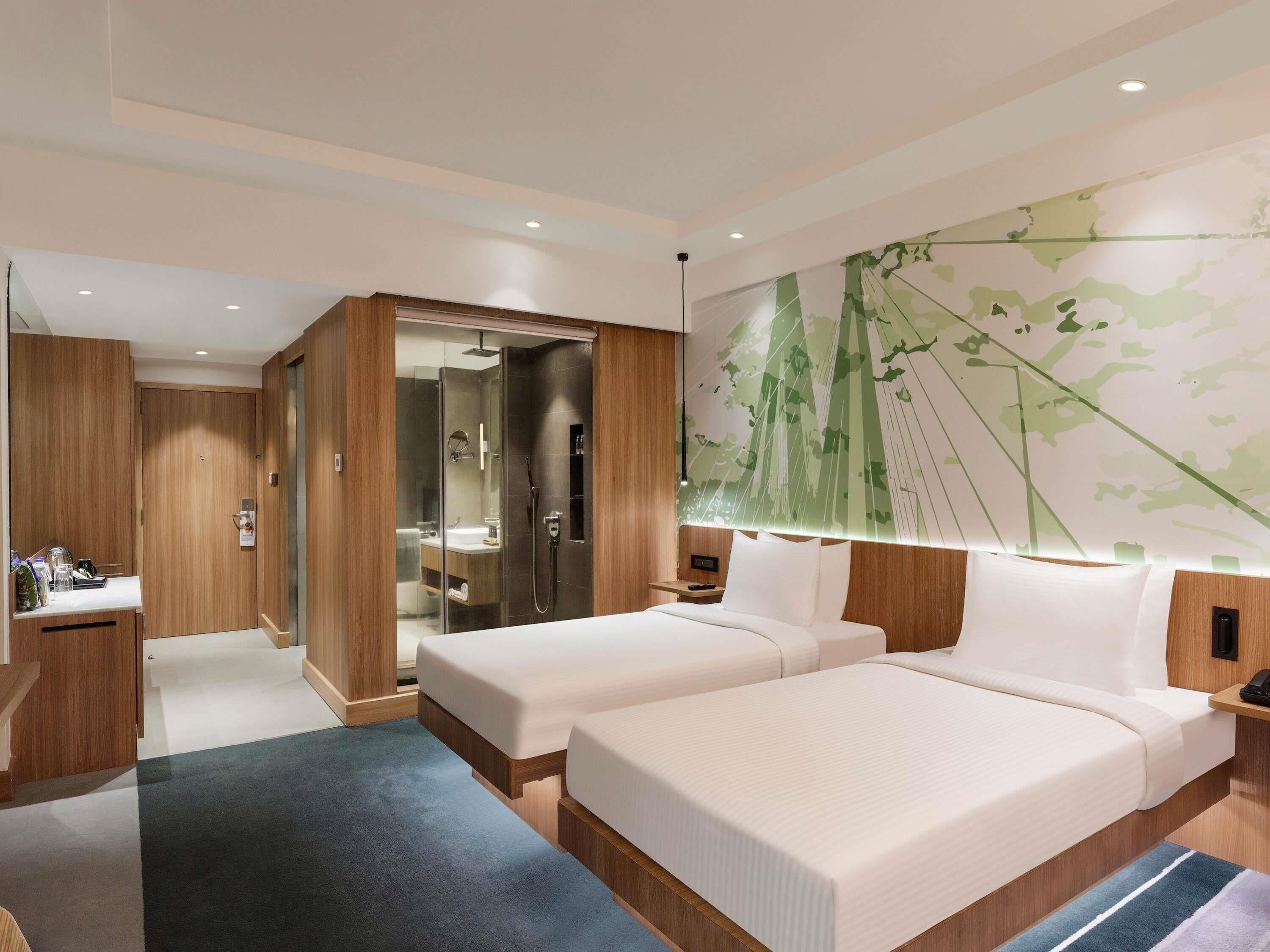 Premier Room, 2 Twin Beds, Club Lounge Access, City View (High Floor) | Premium bedding, minibar, in-room safe, iron/ironing board