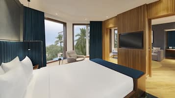 Premier suite, 1 kingsize bed, toegang tot de clublounge, uitzicht op de stad | 1 slaapkamer, luxe beddengoed, een minibar, een kluis op de kamer