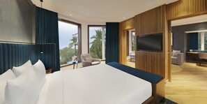 Executive Suite, 1 King Bed, Club lounge access, City View | 1 bedroom, premium bedding, minibar, in-room safe
