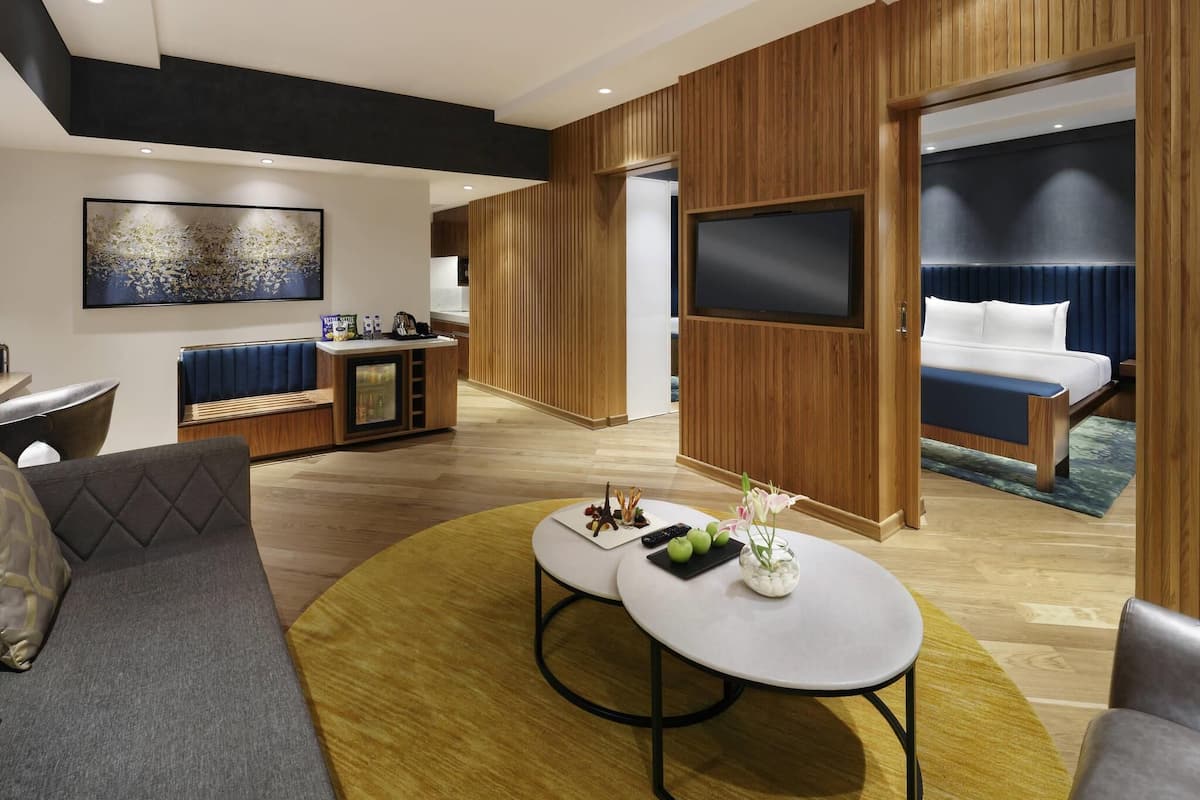 Premium bedding, minibar, in-room safe, iron/ironing board