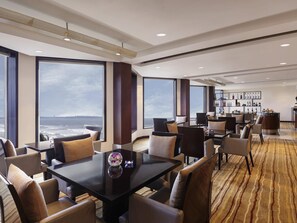 Premium bedding, minibar, in-room safe, iron/ironing board - Novotel Mumbai Juhu Beach Hotel (Mumbai)