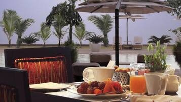 매일 풀 브렉퍼스트 아침 식사(1인당 INR 1399)