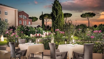 3 ristoranti, aperti a colazione, a pranzo e a cena, cucina mediterranea