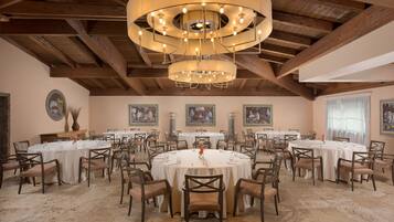 Desayuno buffet (EUR 18 por persona)