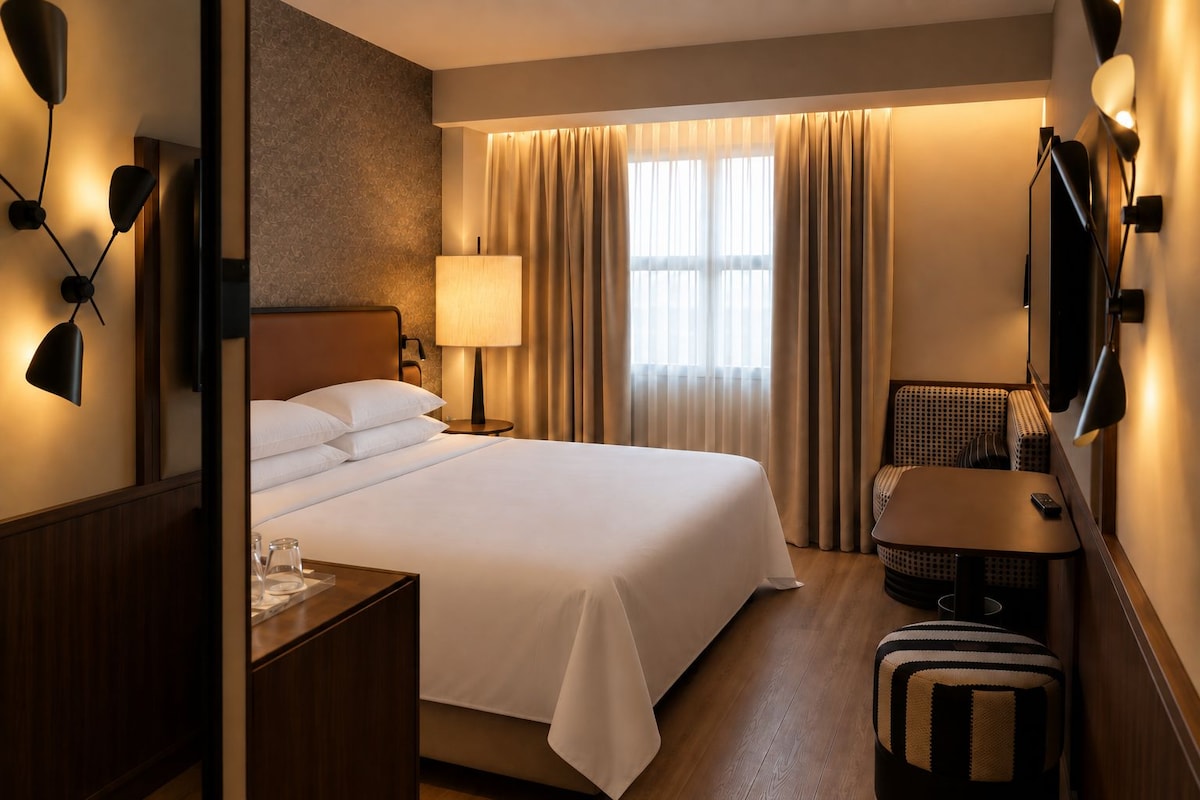 Superior Room, 1 King Bed, Smoking, Garden View